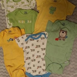 Lot of 6 Gerber Onesies 0-3 Months